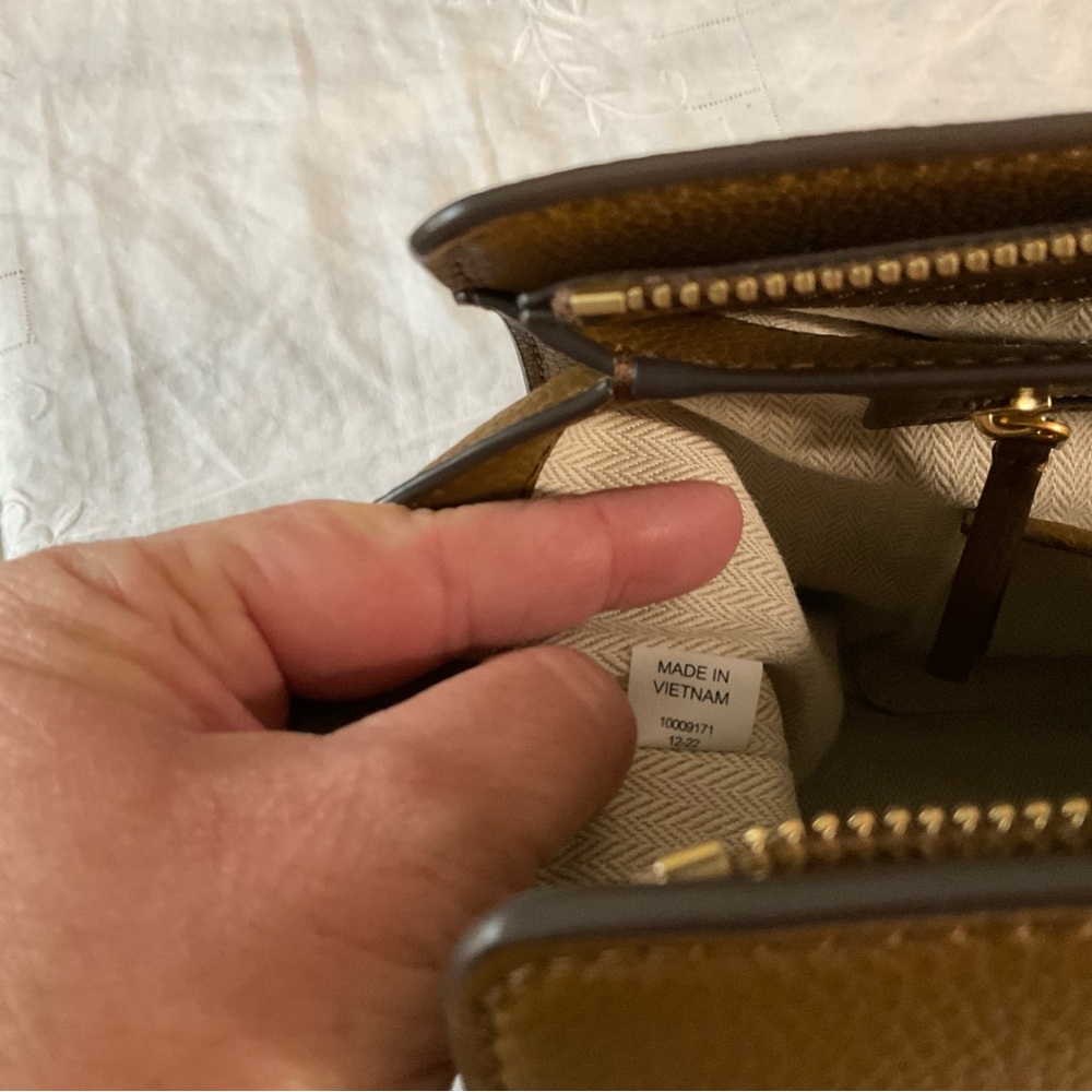 Tory Burch Robinson tan pebbled Leather Tote Bag - Picture 8 of 14